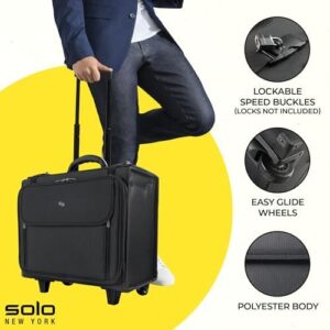 Protect your laptop and stay organized on-the-go with the SOLO Morgan rolling catalog case, featuring a 17.3" capacity and hanging file system for easy access.