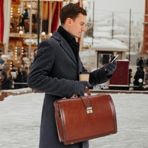 Here is the generated SEO meta description:

"Professional brown leather briefcase with classic design, ideal for men's daily use. Durable full grain leather and spacious interior make it perfect for lawyers, doctors, or busy professionals."