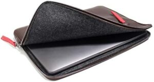 Protect your MacBook with the Pack & Smooch For MacBook Case, made from vegetable tanned leather and handcrafted in Germany. Enjoy a premium fit and stylish design.
