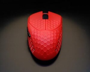 Discover the GWolves HTR gaming mouse with 28g weight, 8K-reporting, low latency and 26,000 CPI. Lightweight, precise and customizable for PC/Mac and laptop play. Perfect for competitive gamers.